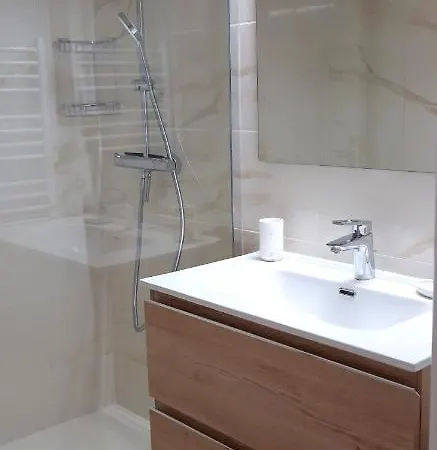 דירה T2 Terrasse, Les Mimosas La Faviere, 5 Pers, 5 Mn A Pieds Des Plages Et Commerces