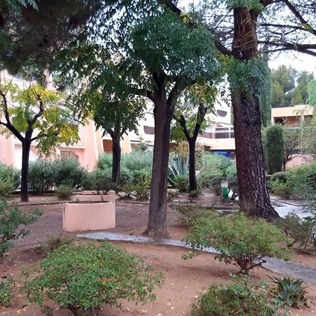 T2 Terrasse, Les Mimosas La Faviere, 5 Pers, 5 Mn A Pieds Des Plages Et Commerces *